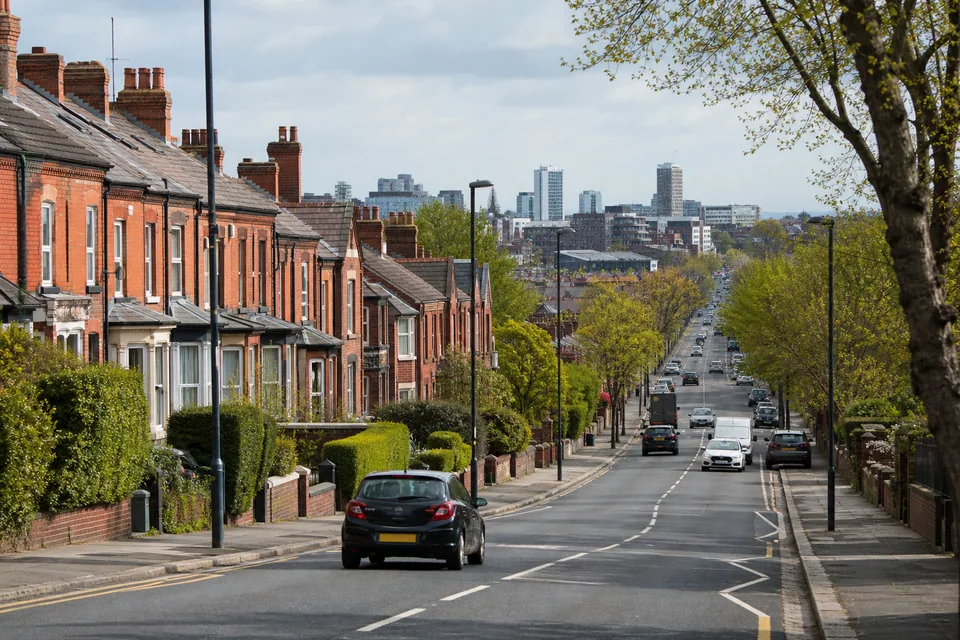 Street scene representing driving lessons in Liverpool